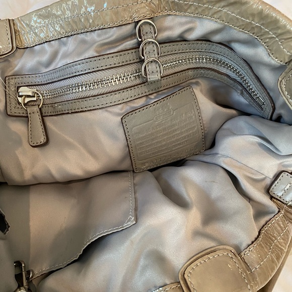 Coach patent leather collection purse - Picture 4 of 12